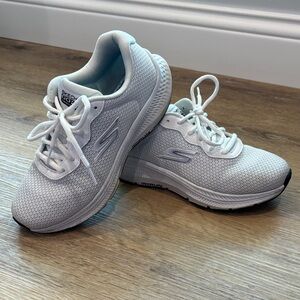 Skechers Women’s Light Gray and White Athletic Walking Shoes